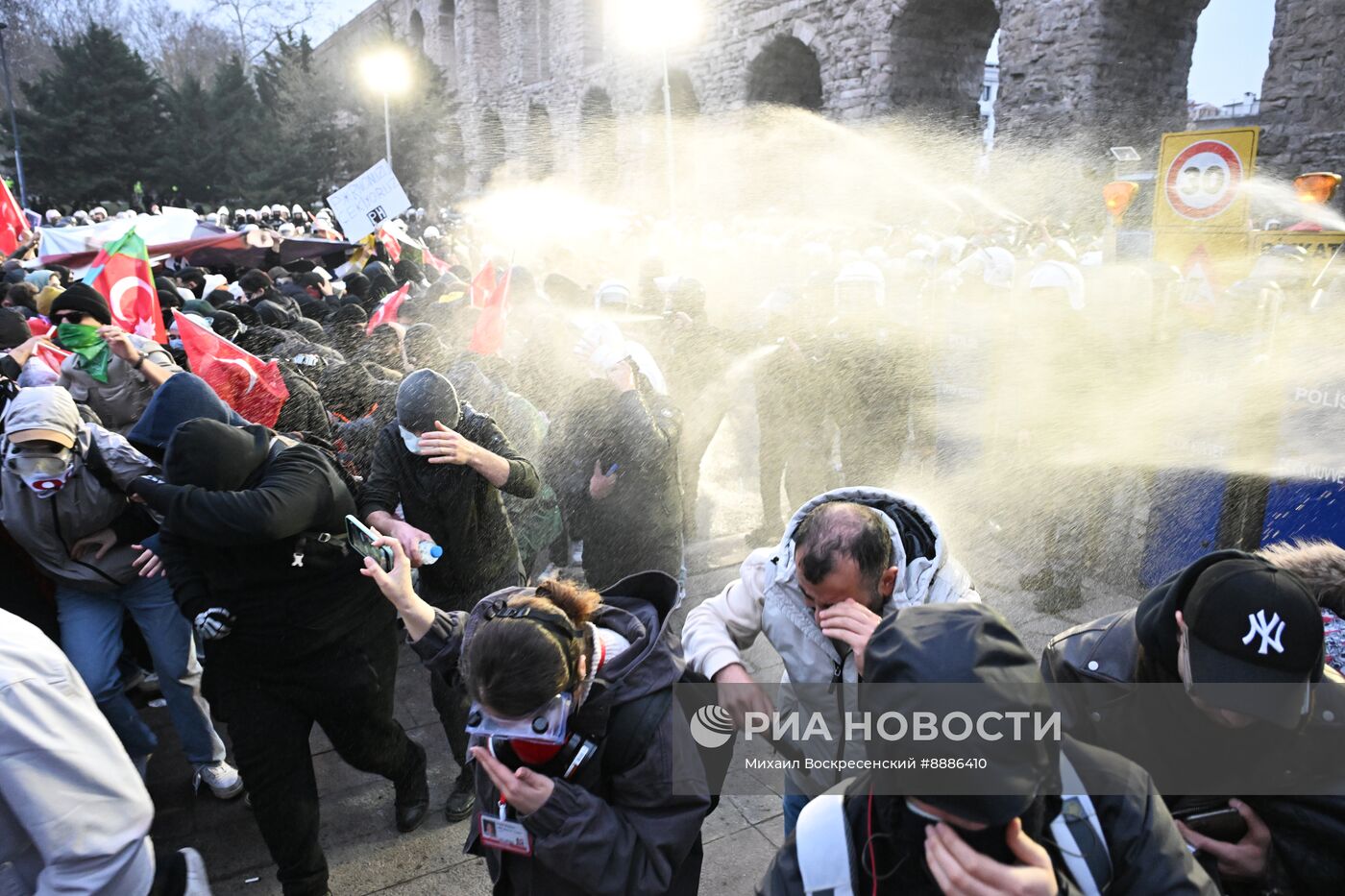 Акция в поддержку арестованного мэра Стамбула Имамоглу
