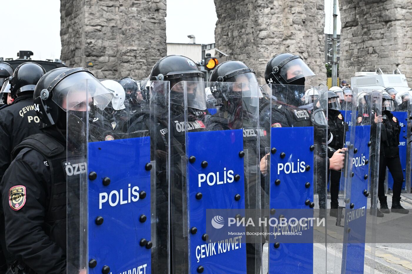 Акция в поддержку арестованного мэра Стамбула Имамоглу