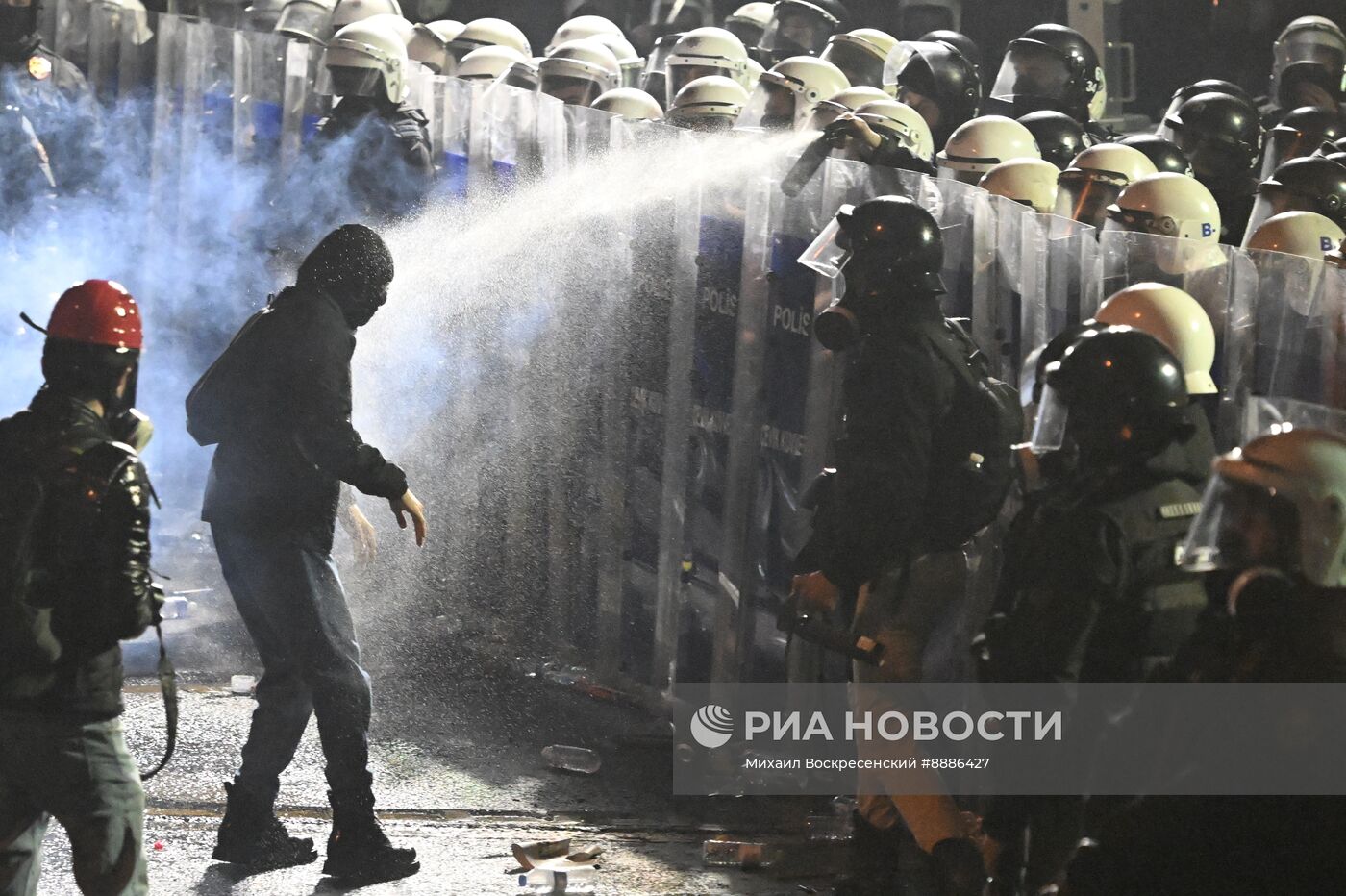 Акция в поддержку арестованного мэра Стамбула Имамоглу