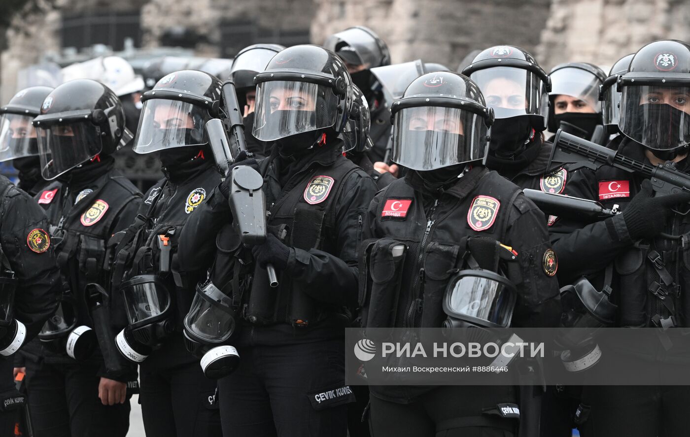 Акция в поддержку арестованного мэра Стамбула Имамоглу