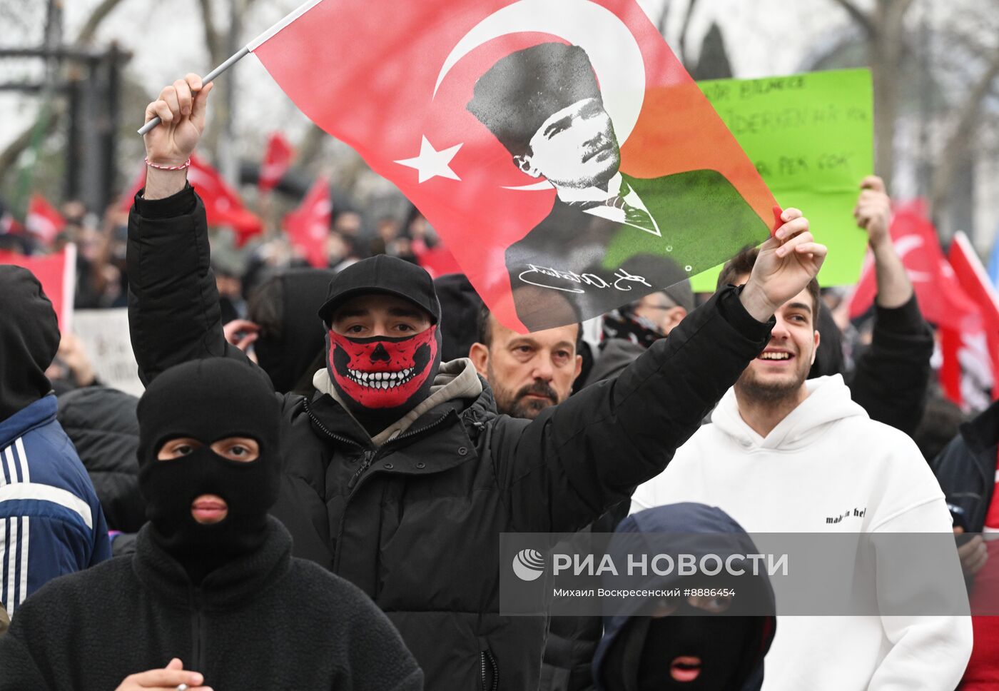 Акция в поддержку арестованного мэра Стамбула Имамоглу
