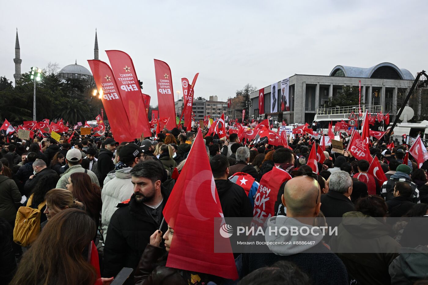 Акция в поддержку арестованного мэра Стамбула Имамоглу