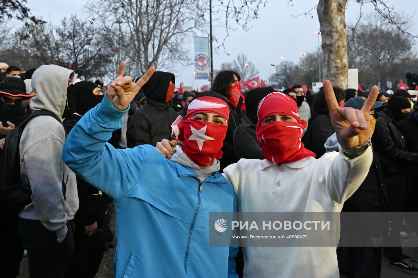 Акция в поддержку арестованного мэра Стамбула Имамоглу