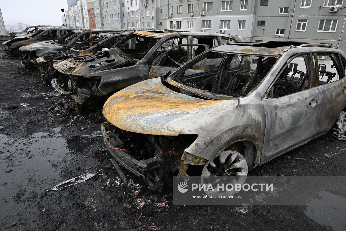 Более 20 машин сгорели на стоянке во Владивостоке