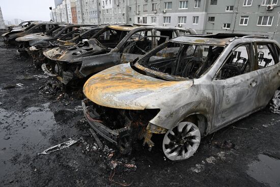 Более 20 машин сгорели на стоянке во Владивостоке