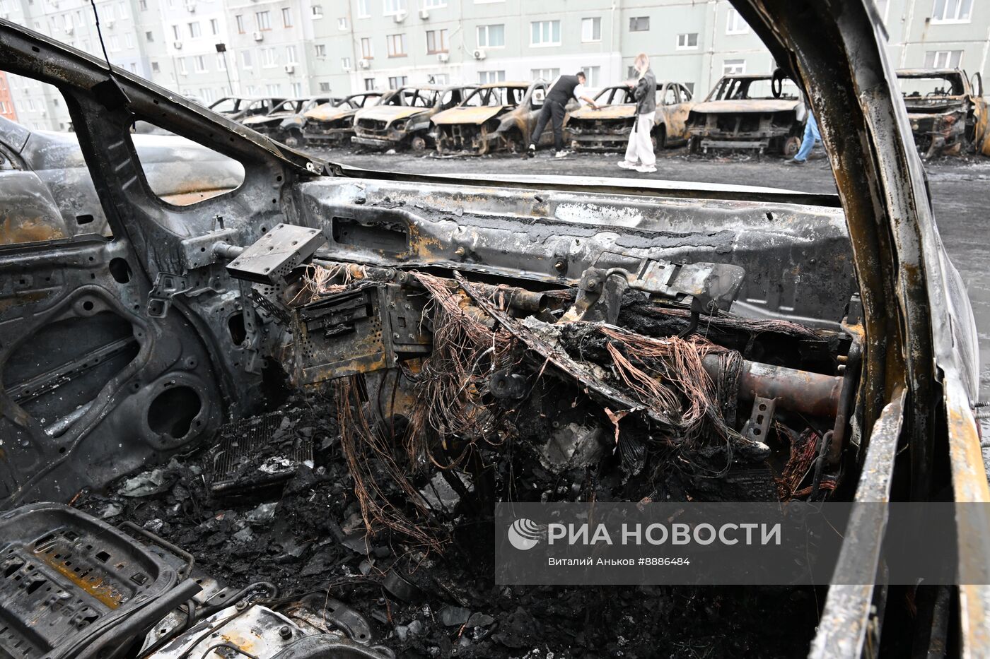 Более 20 машин сгорели на стоянке во Владивостоке