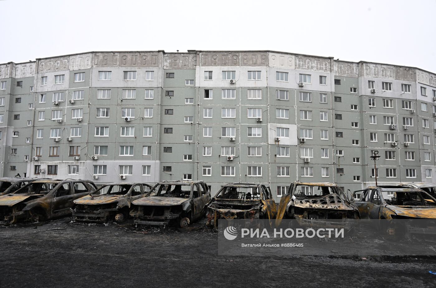 Более 20 машин сгорели на стоянке во Владивостоке