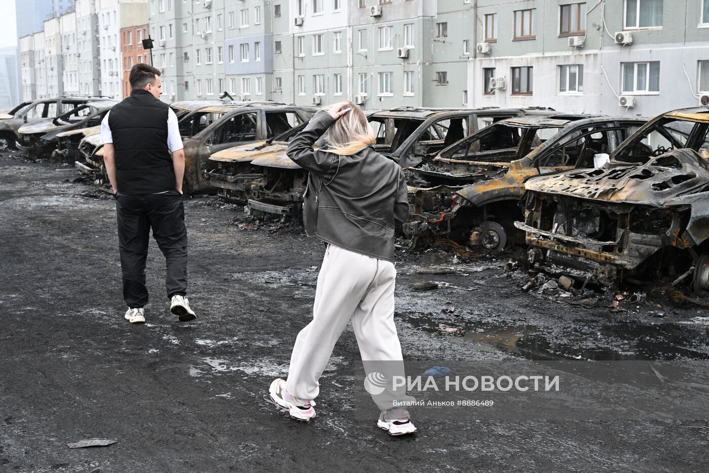 Более 20 машин сгорели на стоянке во Владивостоке