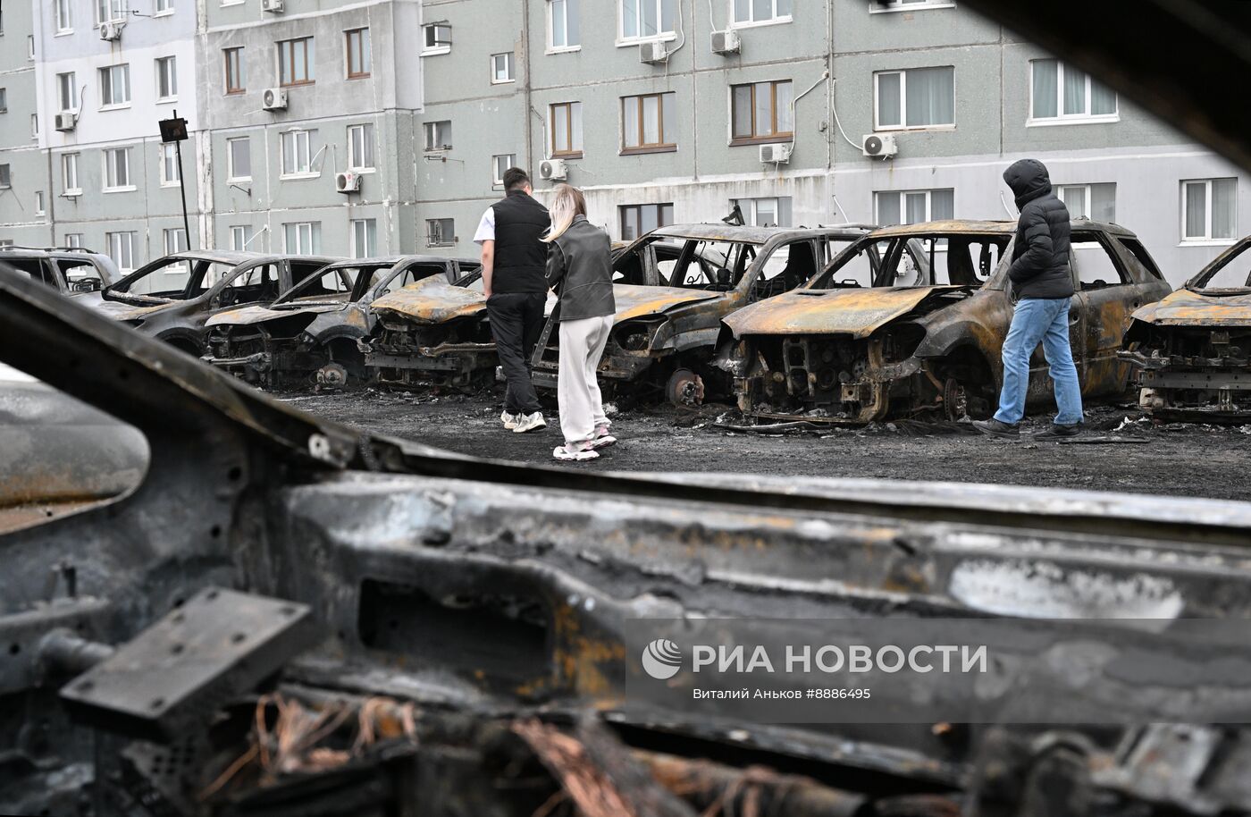 Более 20 машин сгорели на стоянке во Владивостоке