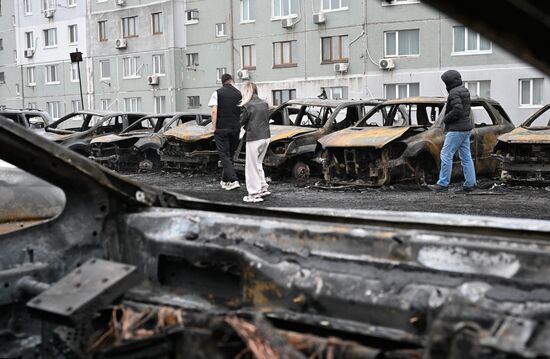 Более 20 машин сгорели на стоянке во Владивостоке