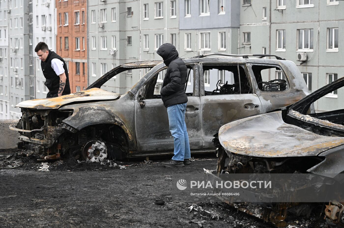 Более 20 машин сгорели на стоянке во Владивостоке