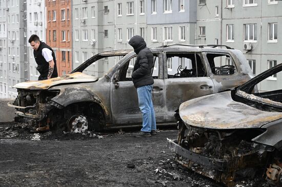 Более 20 машин сгорели на стоянке во Владивостоке