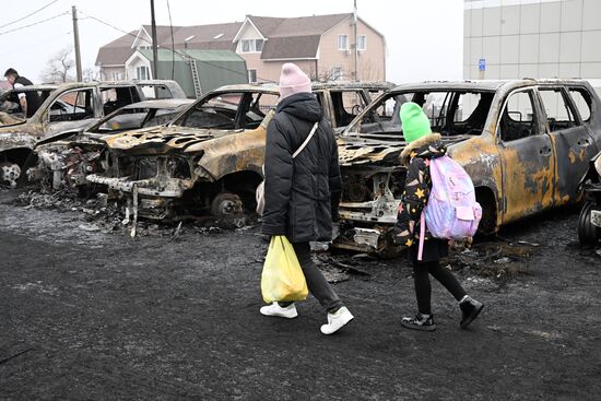 Более 20 машин сгорели на стоянке во Владивостоке