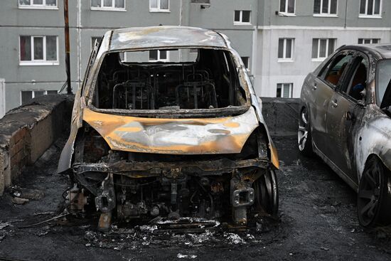 Более 20 машин сгорели на стоянке во Владивостоке