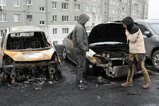 Более 20 машин сгорели на стоянке во Владивостоке