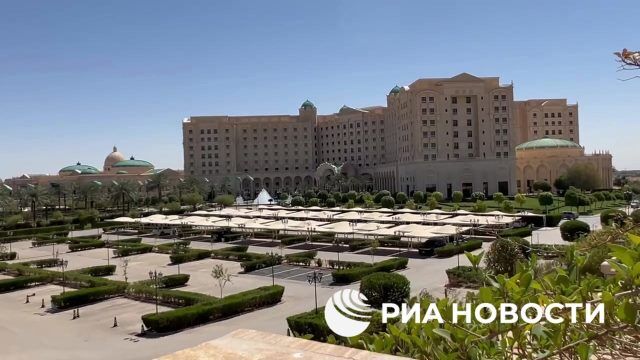 Обстановка у отеля в Эр-Рияде, где проходят российско-американские переговоры