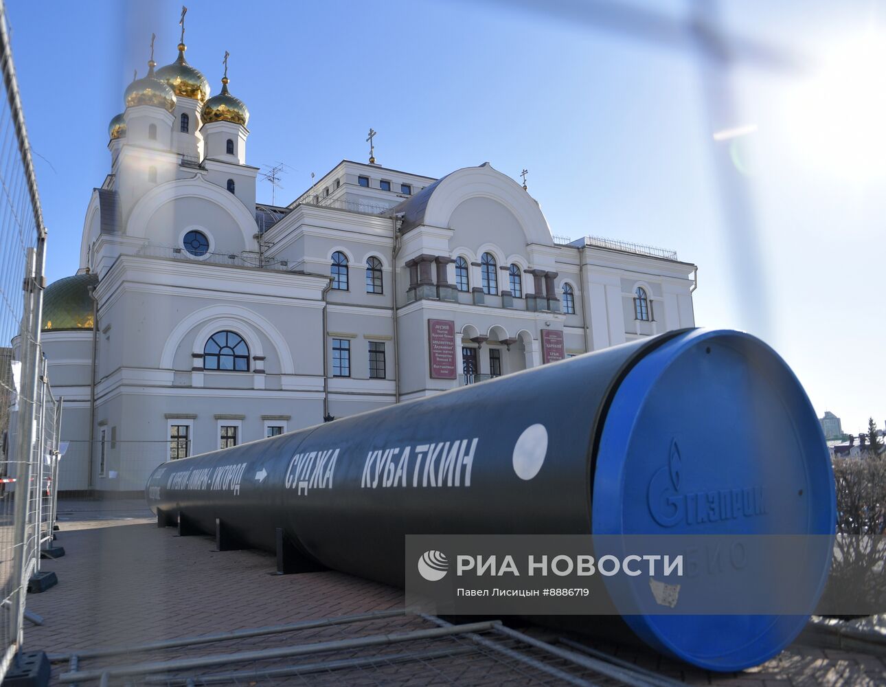 В Екатеринбурге установили копию трубы из операции "Поток" в Судже