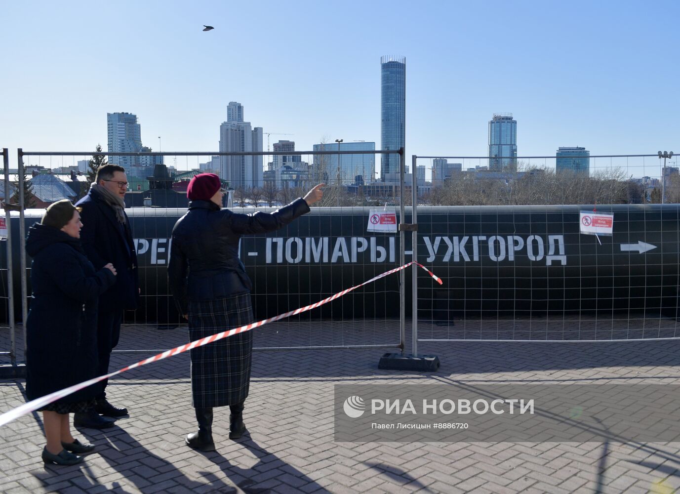 В Екатеринбурге установили копию трубы из операции "Поток" в Судже