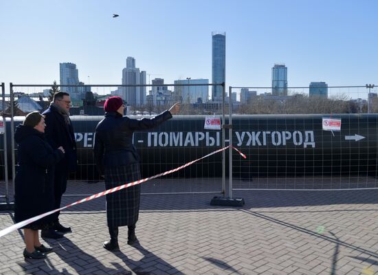 В Екатеринбурге установили копию трубы из операции "Поток" в Судже