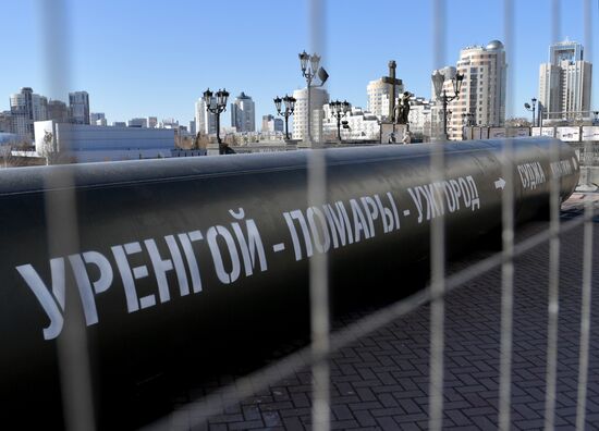 В Екатеринбурге установили копию трубы из операции "Поток" в Судже