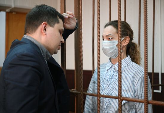 Заседание суда по делу о мошенничестве с квартирой Л. Долиной