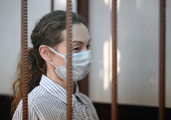 Заседание суда по делу о мошенничестве с квартирой Л. Долиной