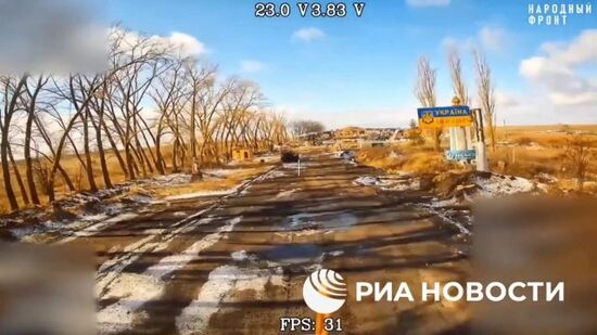 Уничтожение FPV-дронами американской бронемашины и пехоты ВСУ у границы с Курской областью 