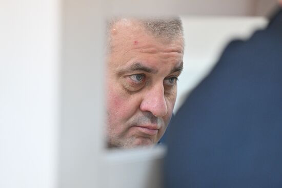 Рассмотрение по существу уголовного дела в отношении генерала В. Шамарина