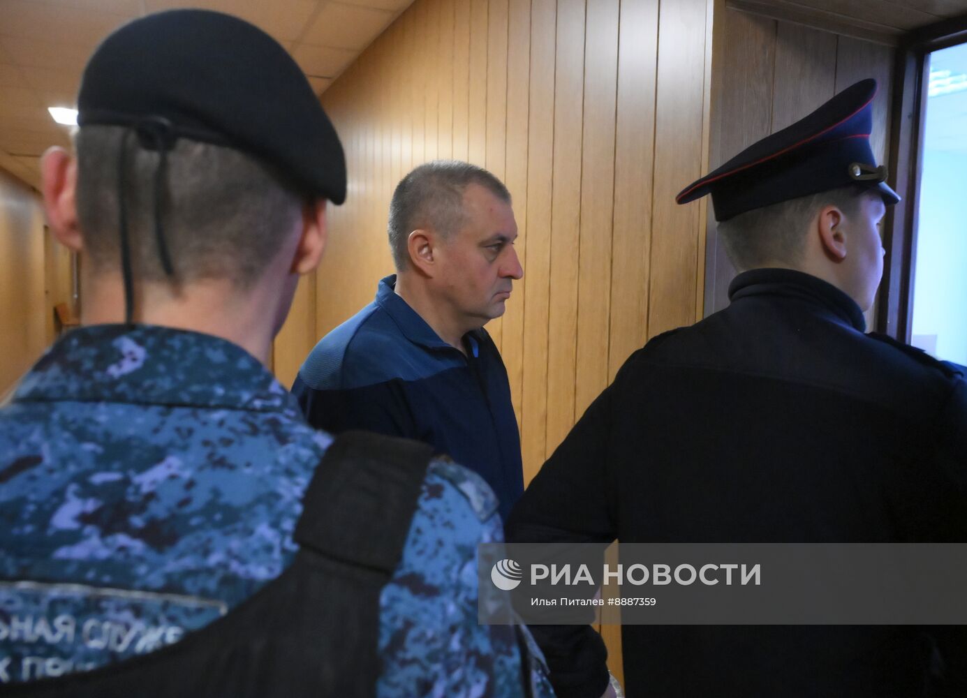 Рассмотрение по существу уголовного дела в отношении генерала В. Шамарина