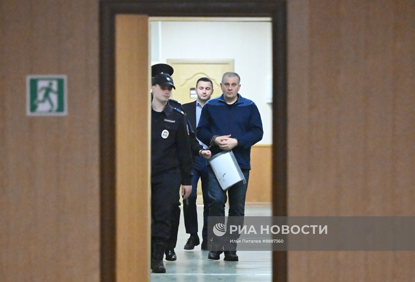 Рассмотрение по существу уголовного дела в отношении генерала В. Шамарина