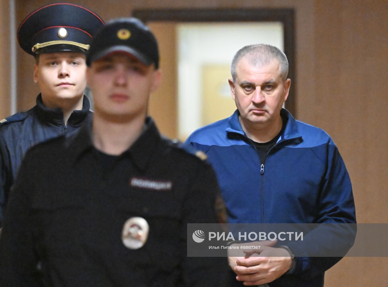 Рассмотрение по существу уголовного дела в отношении генерала В. Шамарина