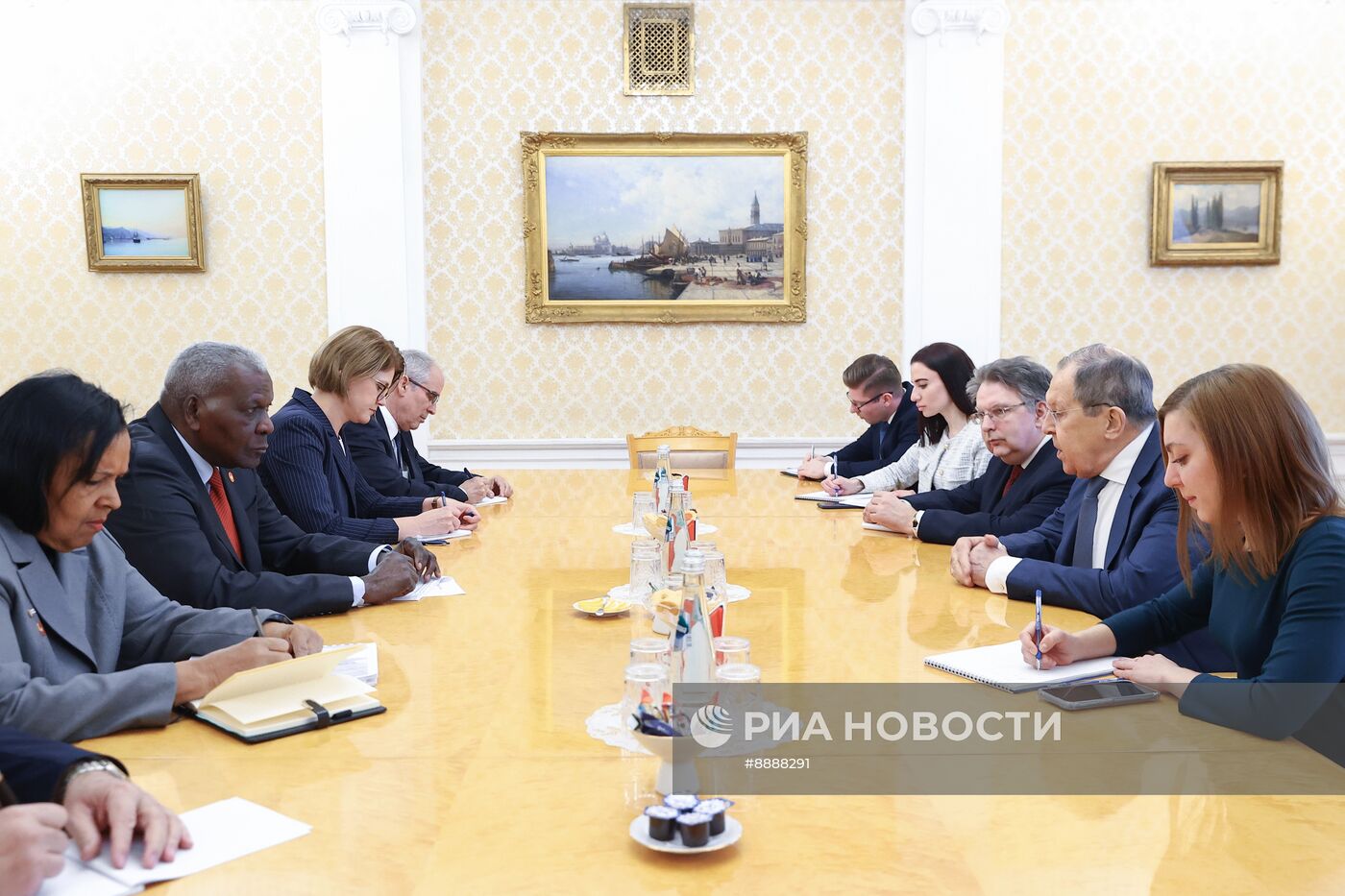 Встреча главы МИД РФ С. Лаврова и председателя Национальной ассамблеи народной власти Кубы Эстебана Ласо Эрнандеса