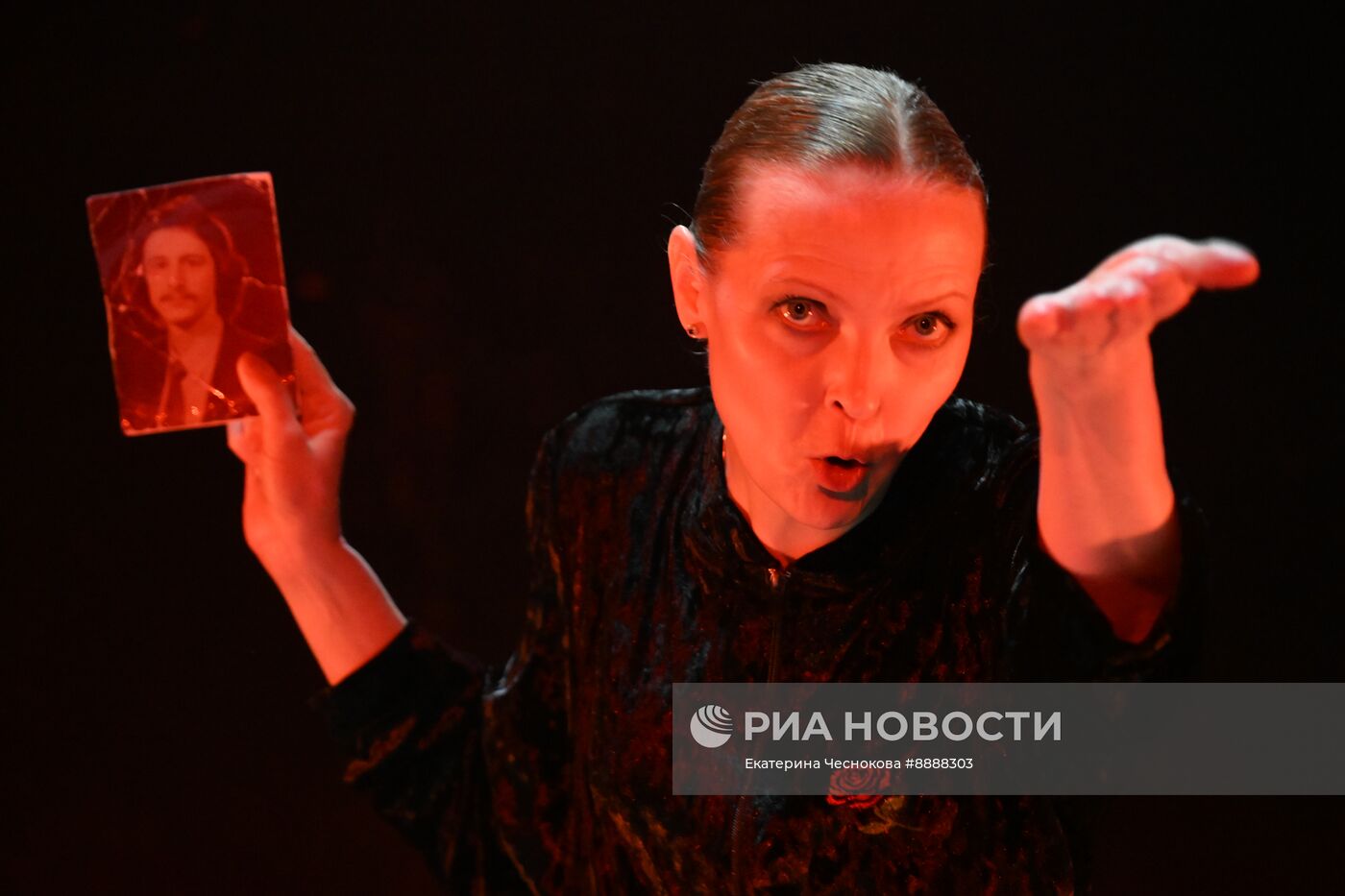 Спектакль "Вроде легче" в театре им. М. Н. Ермоловой