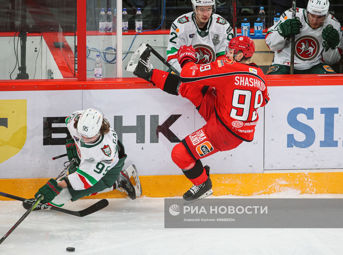 Хоккей. КХЛ. Матч "Автомобилист" - "Ак Барс"