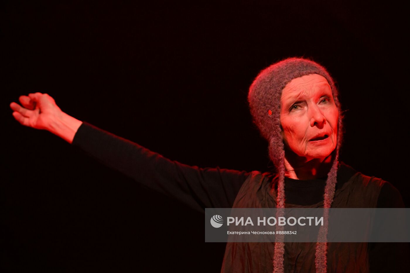 Спектакль "Вроде легче" в театре им. М. Н. Ермоловой