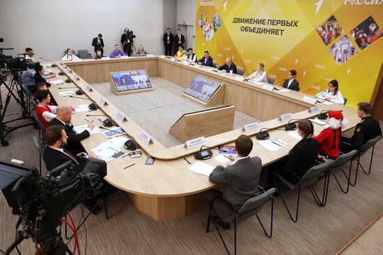 Президент Владимир Путин принял участие в заседании наблюдательного совета "Движение первых"