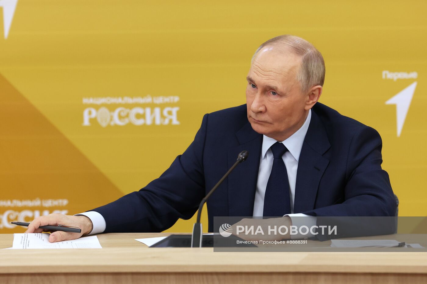 Президент Владимир Путин принял участие в заседании наблюдательного совета "Движение первых"