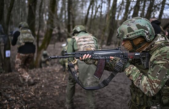 Отработка боевого слаживания подразделениями ВДВ в Курской области