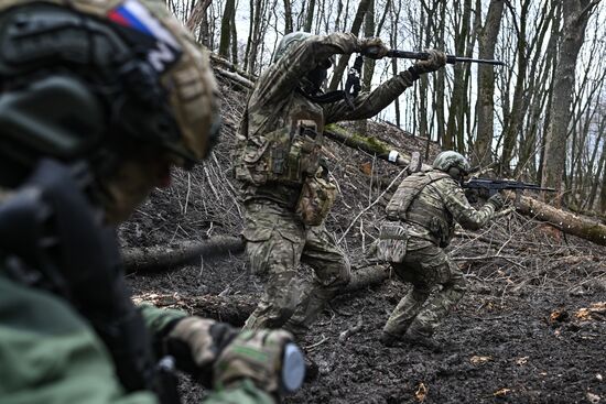 Отработка боевого слаживания подразделениями ВДВ в Курской области