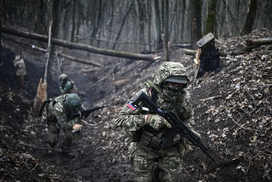 Отработка боевого слаживания подразделениями ВДВ в Курской области