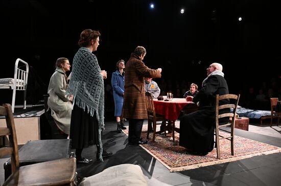 Репетиция спектакля "Ковчег" в театре "Современник"