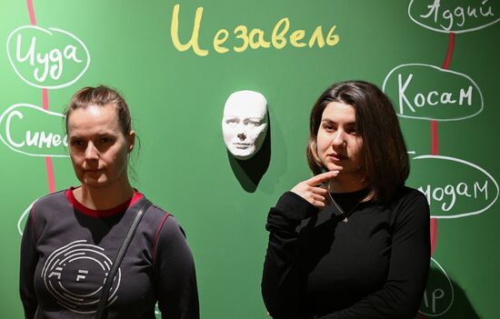 Выставка "Деяния женщин" в Санкт-Петербурге