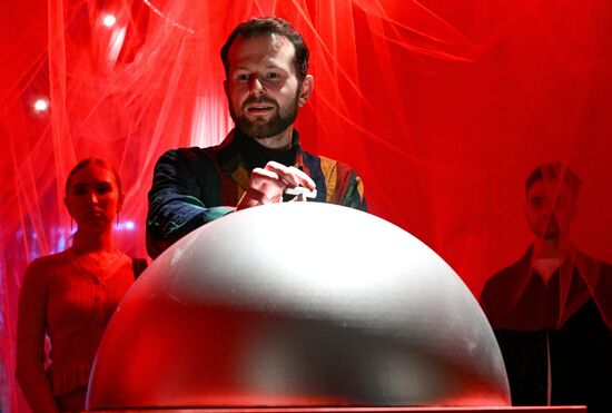 Выставка "Деяния женщин" в Санкт-Петербурге