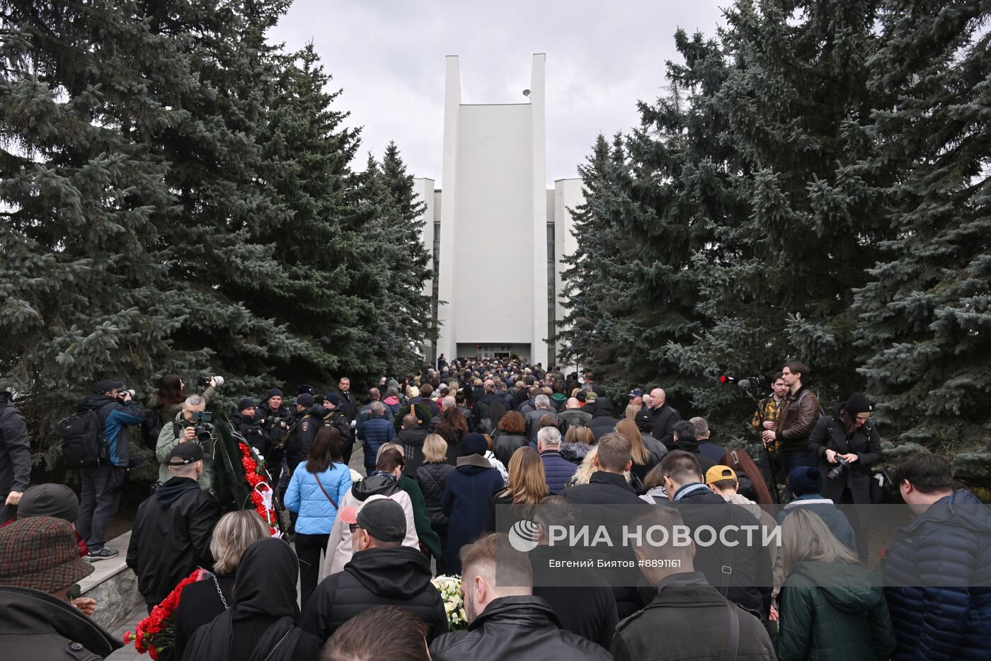 Прощание с военкором Первого канала А. Прокофьевой