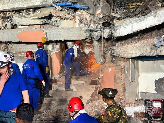 МЧС России ликвидирует последствия землетрясения в Мьянме