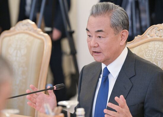 Встреча главы МИД РФ и КНР С. Лаврова и Ван И 