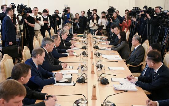 Встреча главы МИД РФ и КНР С. Лаврова и Ван И 