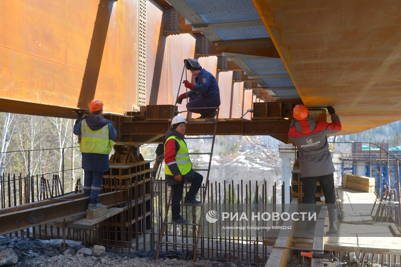 Строительство эстакады на федеральной трассе М-5 "Урал"