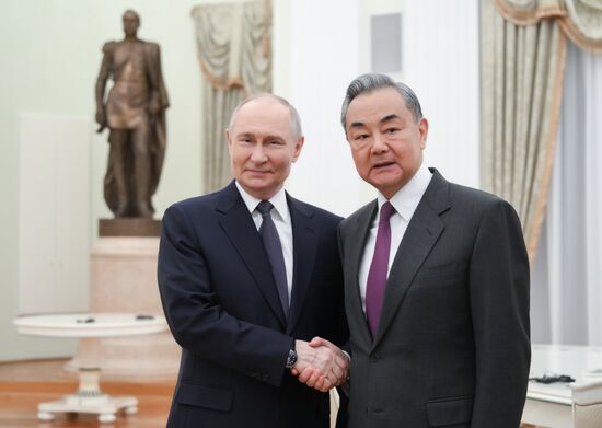 Встреча президента Владимира Путина с главой МИД КНР Ваном И