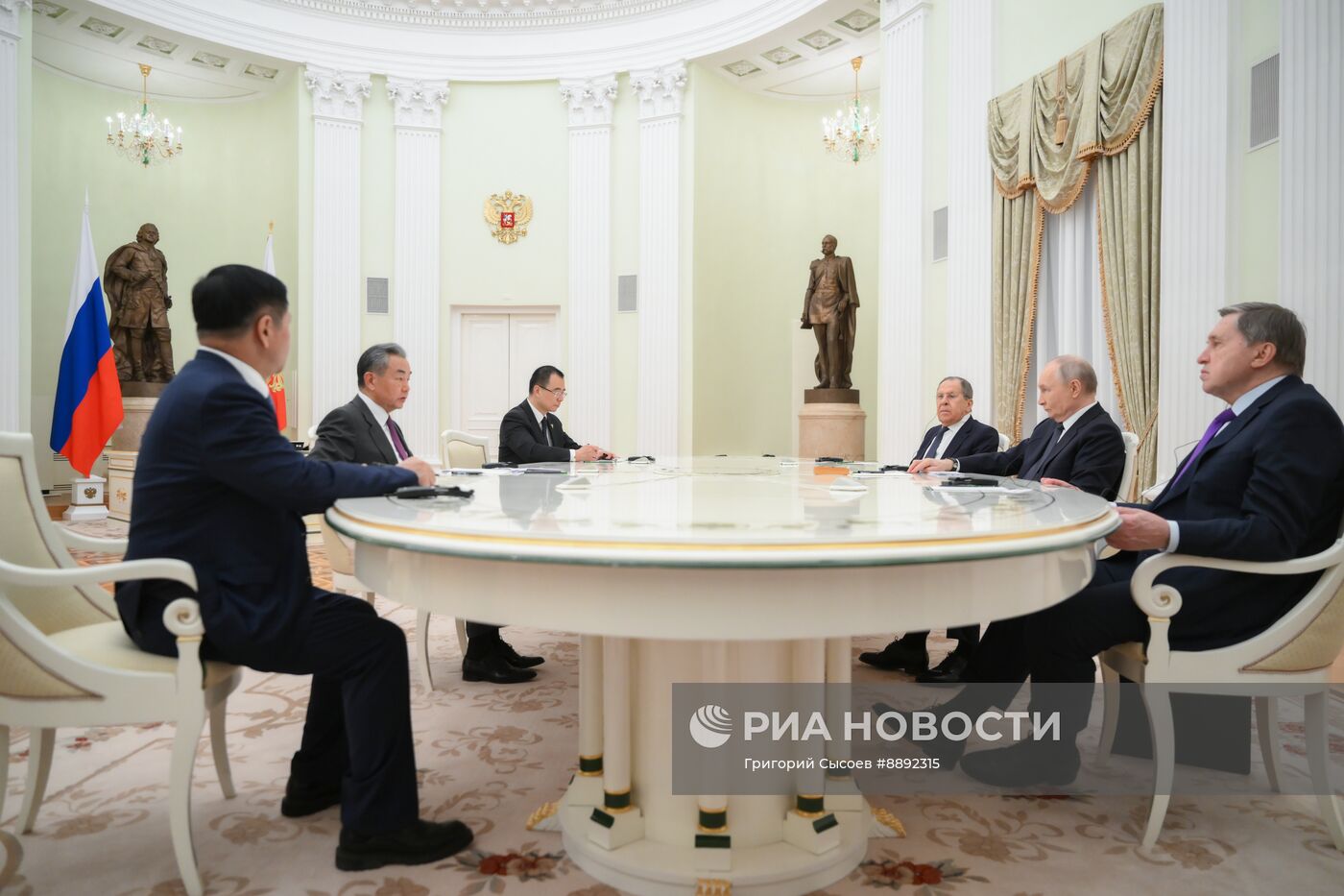 Встреча президента Владимира Путина с главой МИД КНР Ваном И